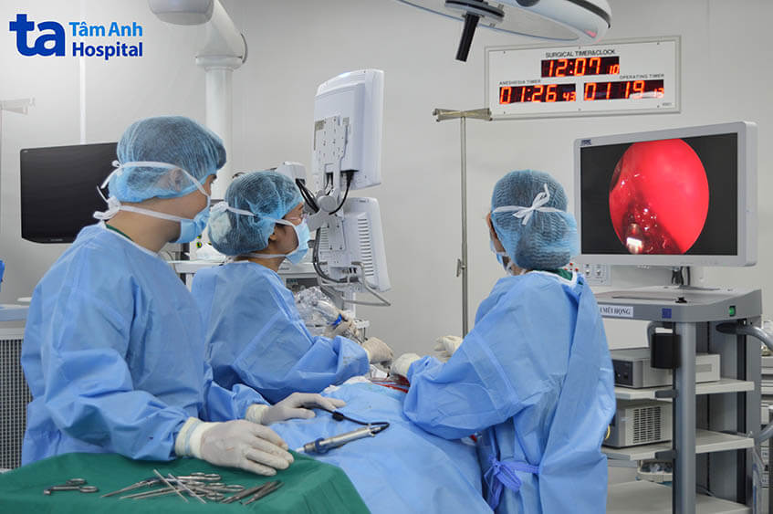 phẫu thuật chữa thủng màng nhĩ