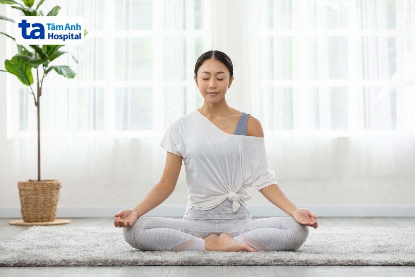 thiền hoặc yoga có thể giúp chị em cải thiện sức khỏe tinh thần