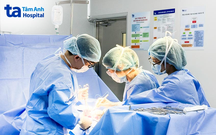 thực hiện cắt tử cung