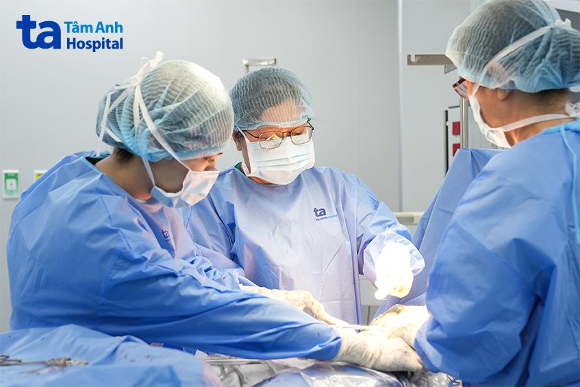 Bác sĩ Ngọc Thoại phẫu thuật kịp thời cứu thai nhi