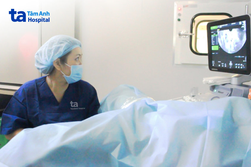 bệnh nhân trữ trứng trước khi điều trị ung thư