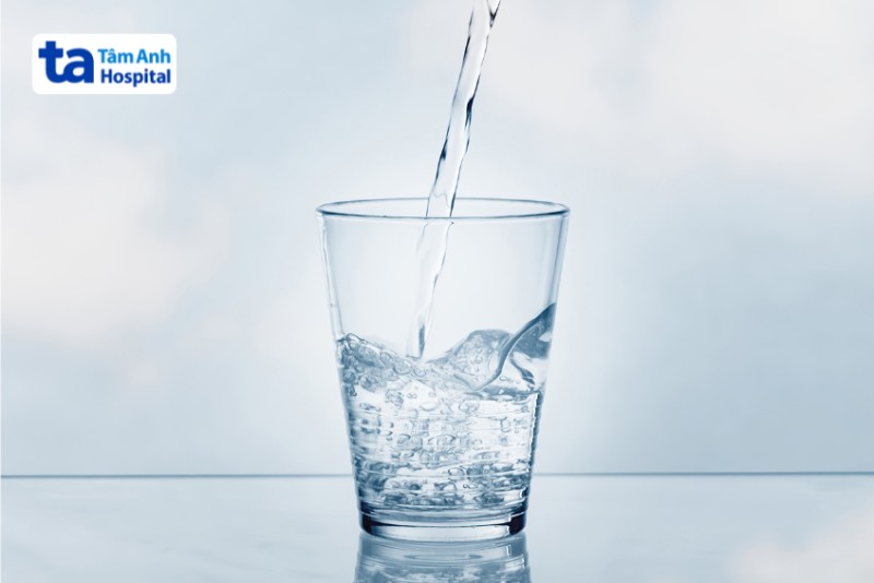 Nước rất cần cho chức năng cơ bắp và sức khỏe tổng thể, giúp tăng cân