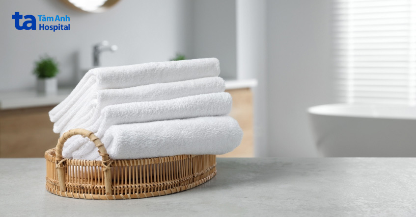 dùng chung vật dụng cá nhân là nguyên nhân gián tiếp