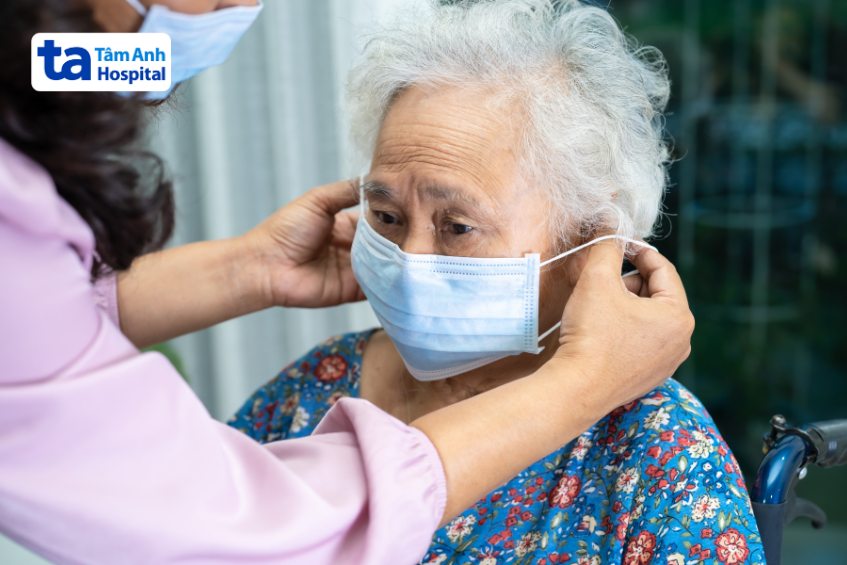 Mang khẩu trang hạn chế lây bệnh lao phổi