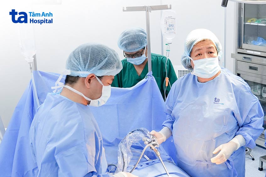 mổ nội soi kết hợp sinh thiết lạnh cho người bệnh mắc ung thư buồng trứng
