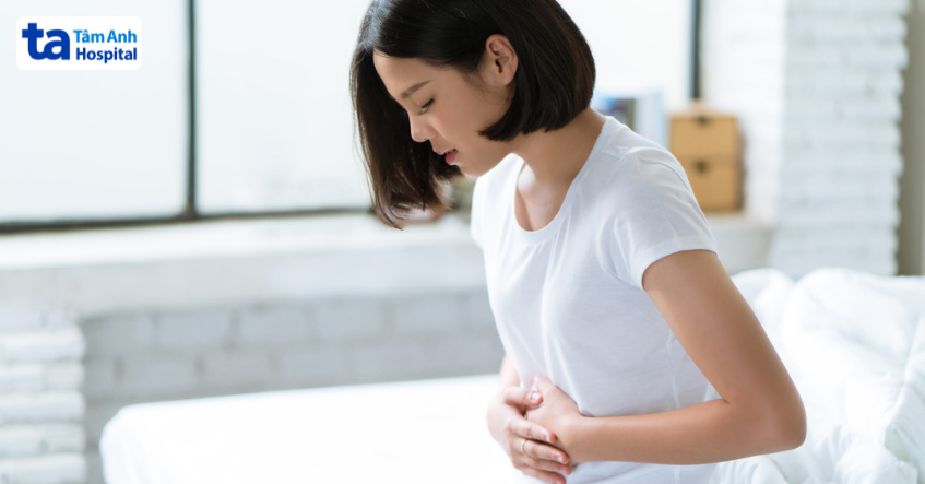 Nếu đau bụng dữ dội kèm các dấu hiệu khác, cần tham khảo hướng dẫn từ bác sĩ điều trị