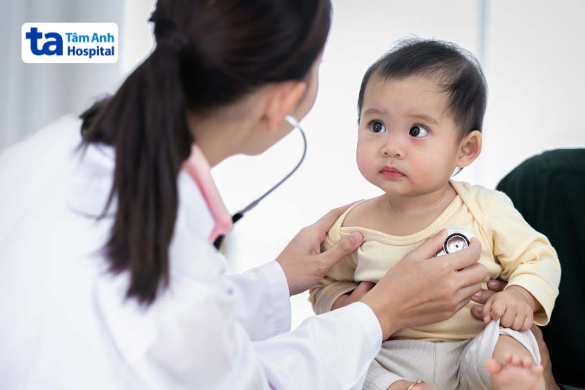 người nhà nên cho trẻ khám sức khỏe định kỳ