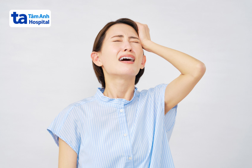 ở thời kỳ tiền mãn kinh nữ giới thường xuyên bị đau đầu