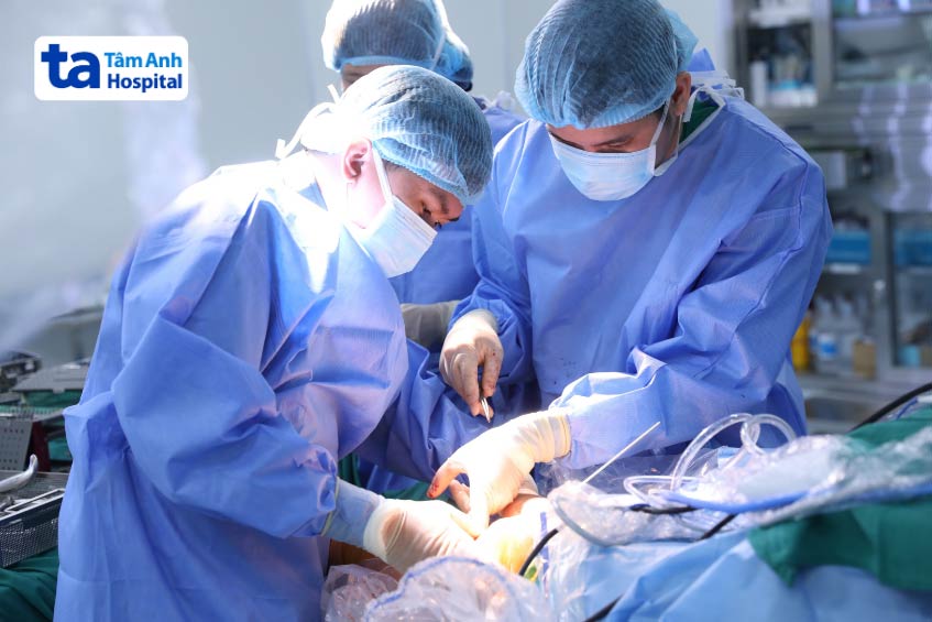 phẫu thuật thay khớp cho người bệnh