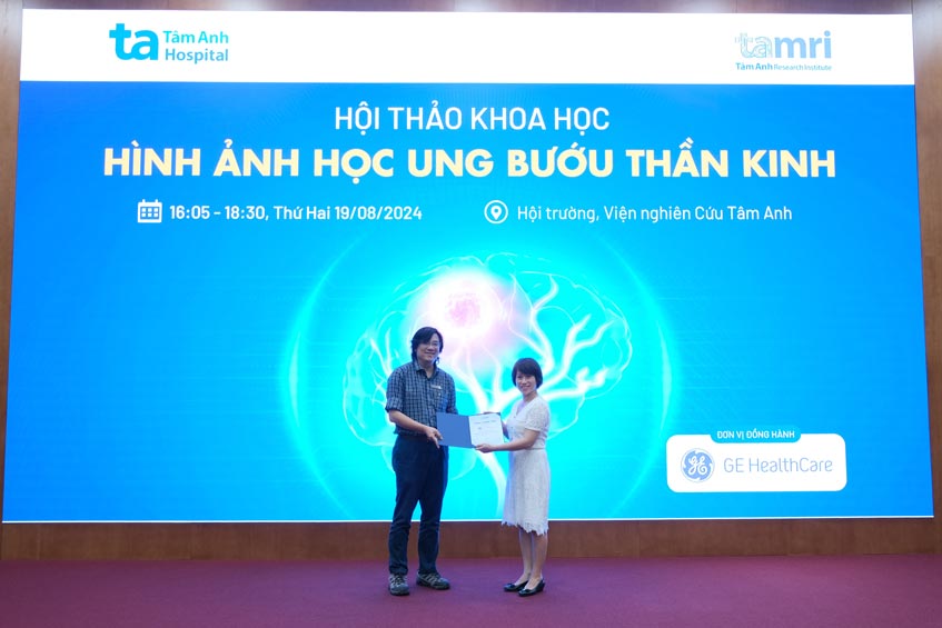 quà tặng từ nhà tài trợ