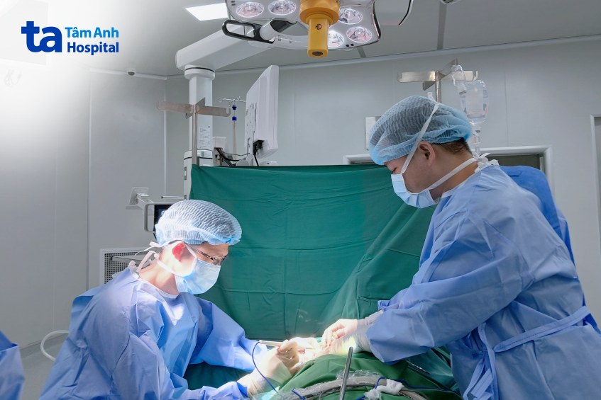 quá trình nâng ngực kết hợp