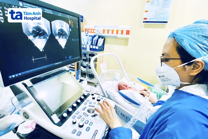 Phương pháp siêu âm tim cho trẻ sơ sinh giúp tầm soát các dị tật tim bẩm sinh sau sinh