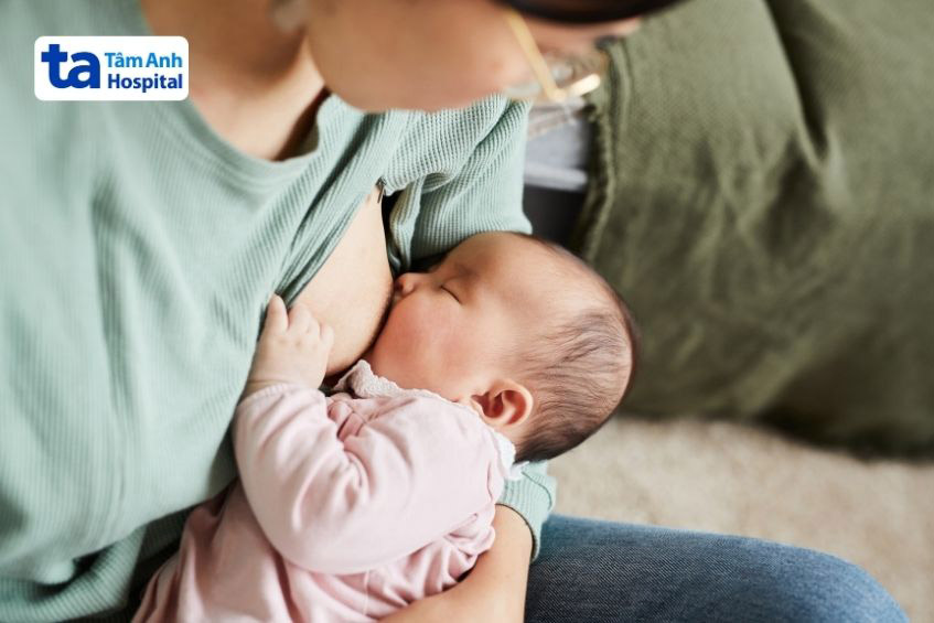 sữa mẹ giúp giảm nguy cơ suy dinh dưỡng