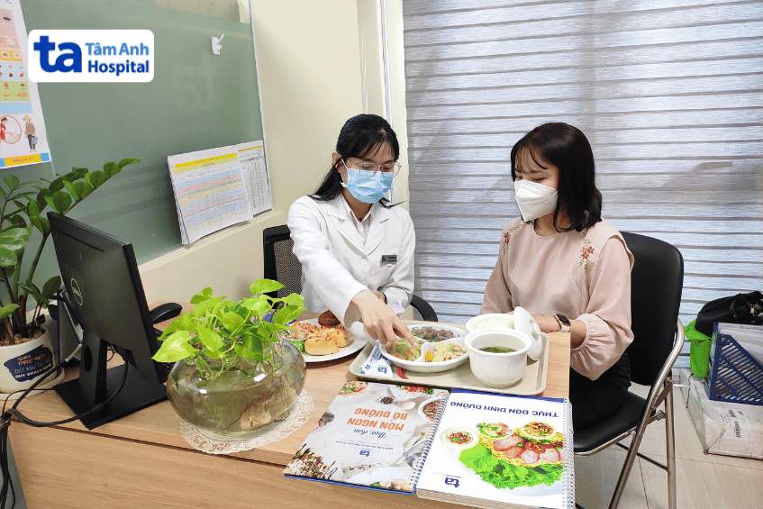 tham khảo ý kiến bác sĩ về thực đơn phù hợp