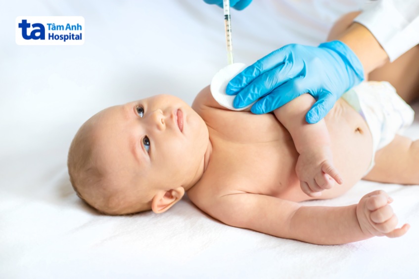 Tiêm vắc-xin phòng bệnh lao phổi cho trẻ từ khi còn nhỏ