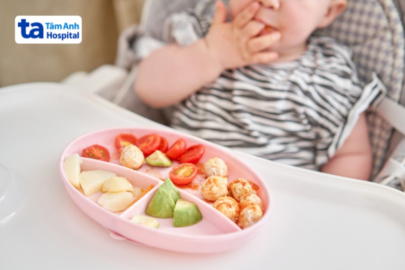 Trẻ ăn nhiều nhưng không tăng cân phải làm sao?