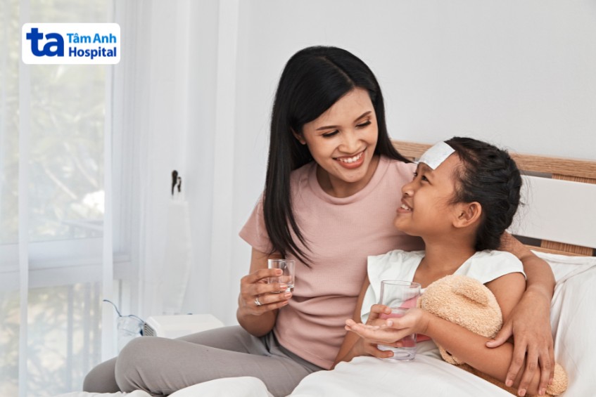 Trẻ bị sởi nên được uống thuốc theo đúng chỉ định của bác sĩ