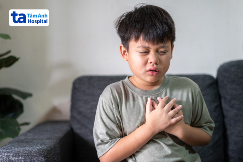 Trẻ có thể bị rối loạn nhịp tim sau khi thực hiện thủ thuật bít lỗ thông liên nhĩ