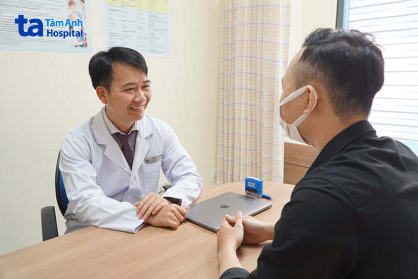 tư vấn cho khách hàng về u nang thận