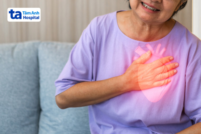 Cảm thấy khó chịu ở tim do loạn nhịp là một trong những dấu hiệu cảnh báo đột tử do tim