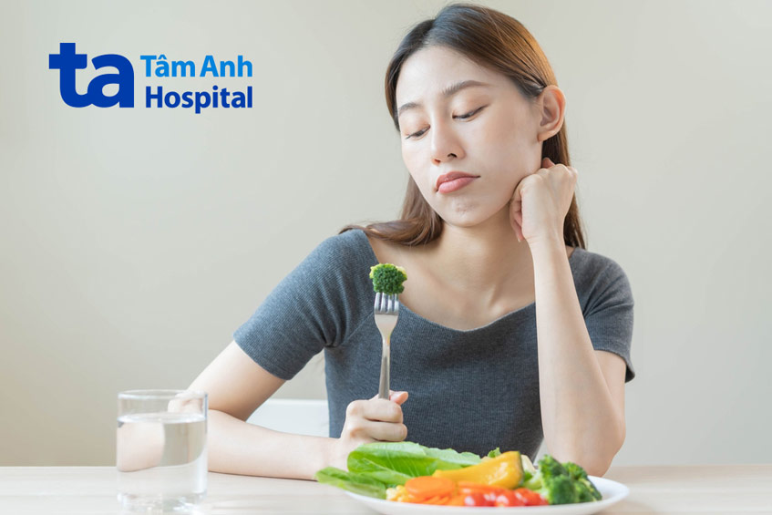 cảm thấy no dù chỉ ăn một lượng nhỏ thức ăn