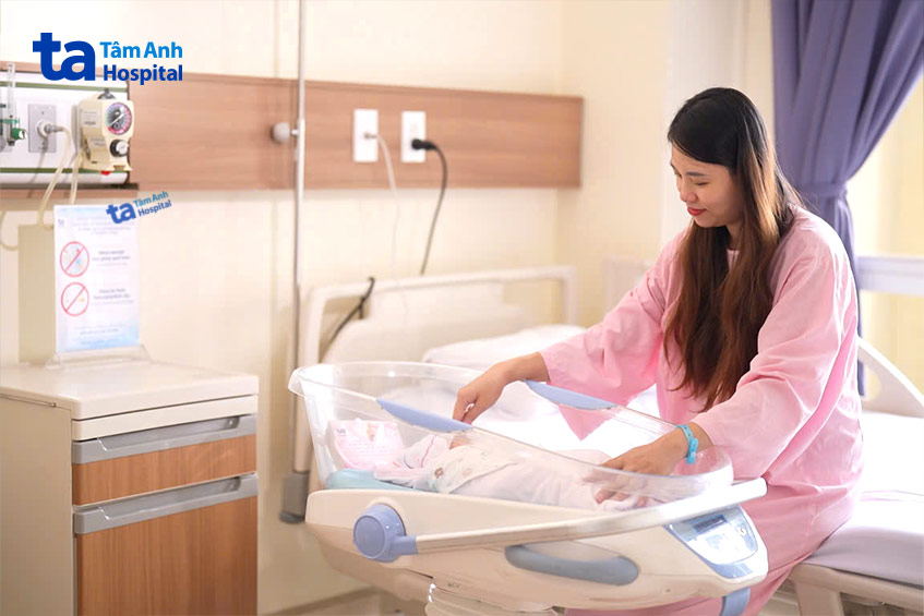 Chị Phạm Kiều Trang hạnh phúc được làm mẹ sau 10 năm hiếm muộn