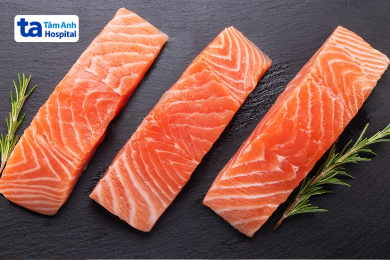 Đau đầu sau sinh nên ăn gì? Cá béo, Cá hồi