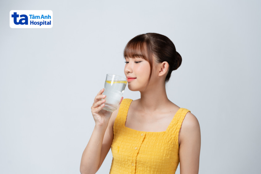 Đau đầu uống nước chanh có tốt không?