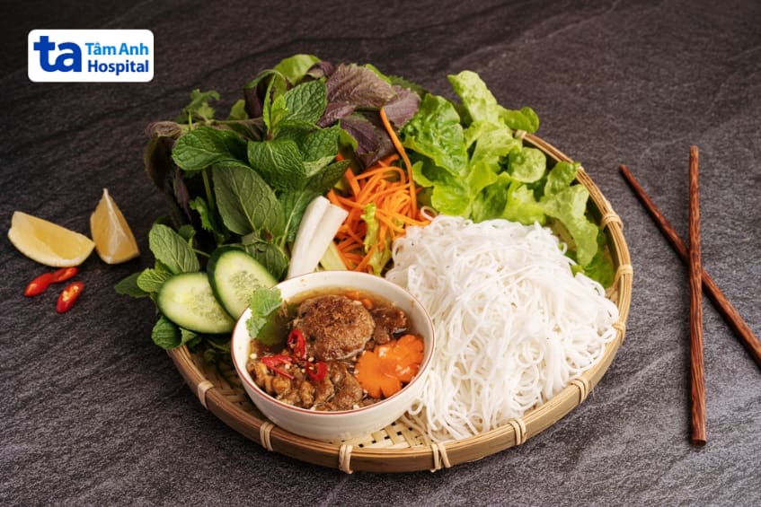 Cách ăn bún tốt hơn cho người bị gãy xương