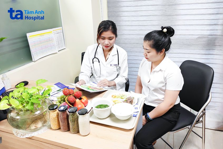 khách hàng khám điều trị béo phì tại tâm anh