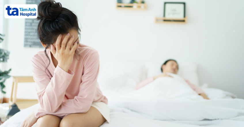 Nếu đau rát, chảy máu khi quan hệ, vợ chồng cần ngừng lại ngay và báo lại với bác sĩ sớm