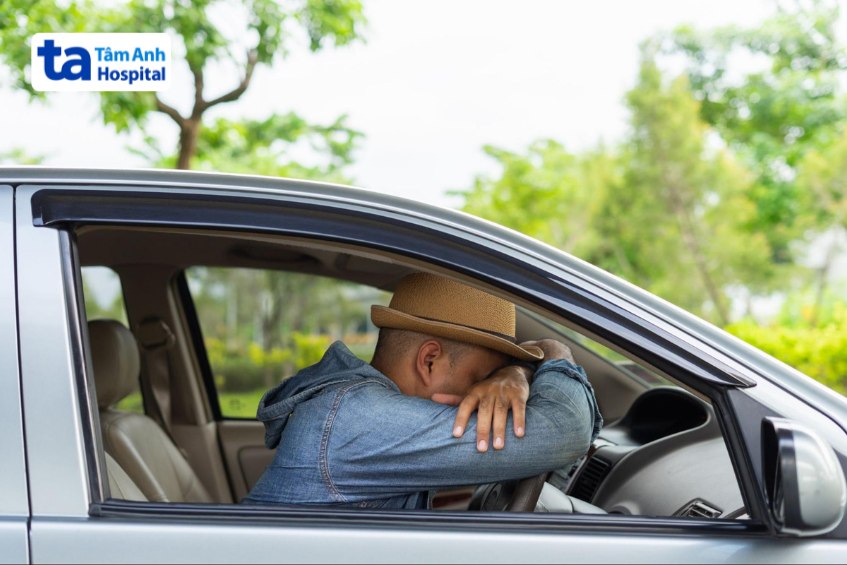ngủ gật khi đang lái xe nguy hiểm