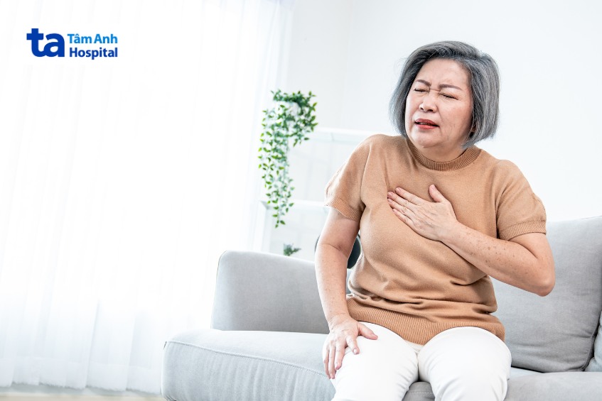 Người bệnh viêm phổi cộng đồng có thể gặp biến chứng