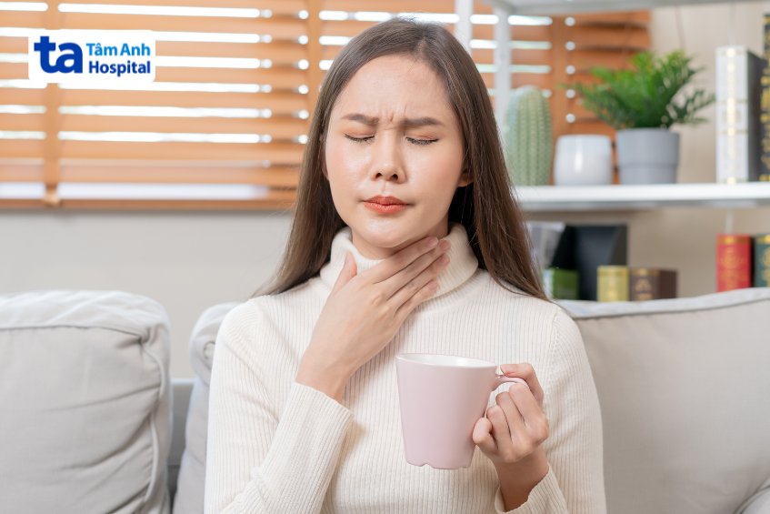 Người bệnh viêm phổi do vi khuẩn cần uống kháng sinh