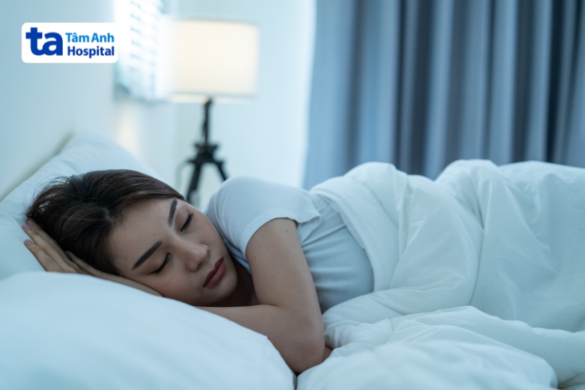 người trưởng thành trải qua 4 giai đoạn giấc ngủ