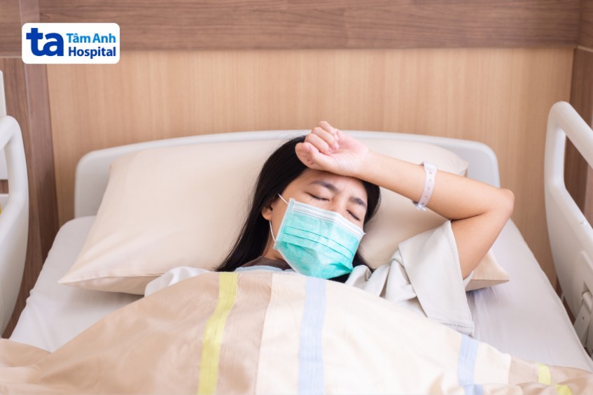 nhập viện khi sốt xuất huyết nặng