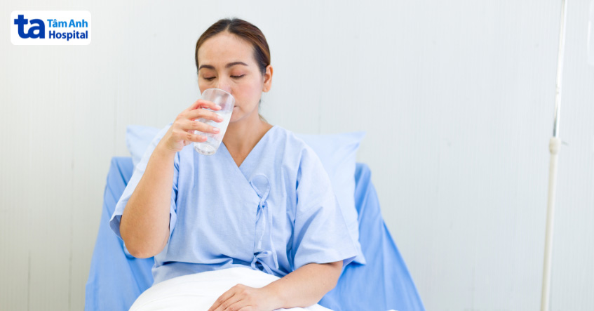 Nhịn tiểu trước khi chuyển phôi giúp bác sĩ thao tác đưa phôi vào tử cung dễ dàng hơn