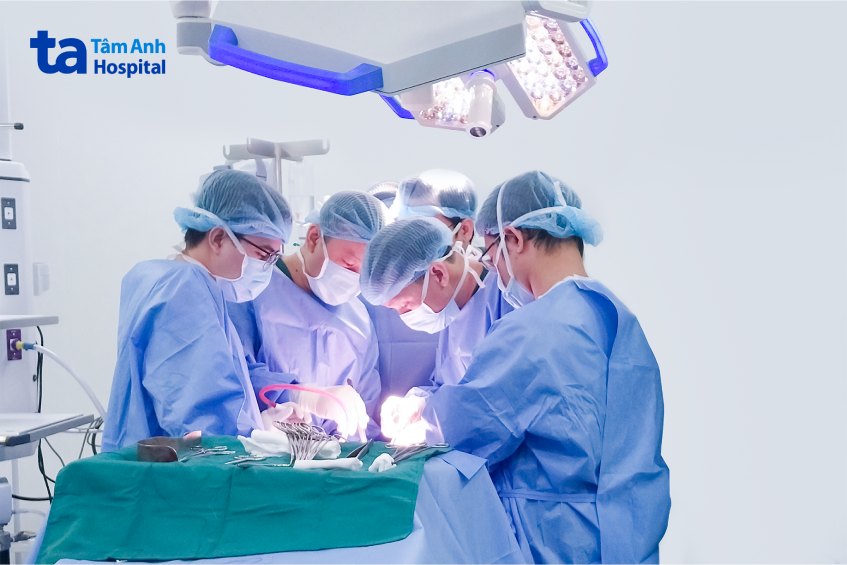 phẫu thuật cho bệnh nhân