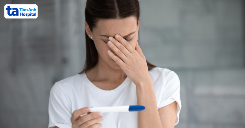 Nhiều trường hợp sai kết quả que thử thai khiến chị em lầm tưởng phôi không bám tử cung để làm tổ