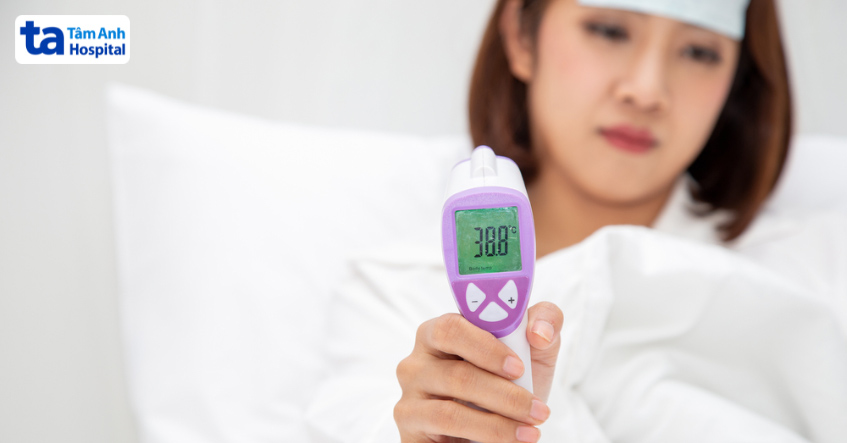 Nếu sốt trên 38.3 độ C, chị em nên thăm hỏi bác sĩ điều trị để có giải pháp phù hợp