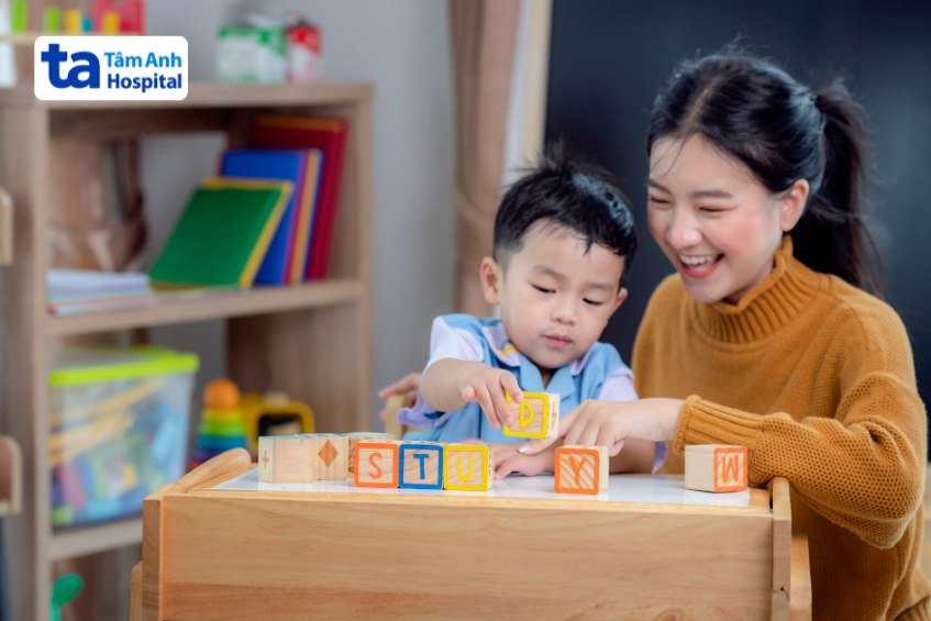 Sự quan tâm, chăm sóc và đồng hành của bố mẹ