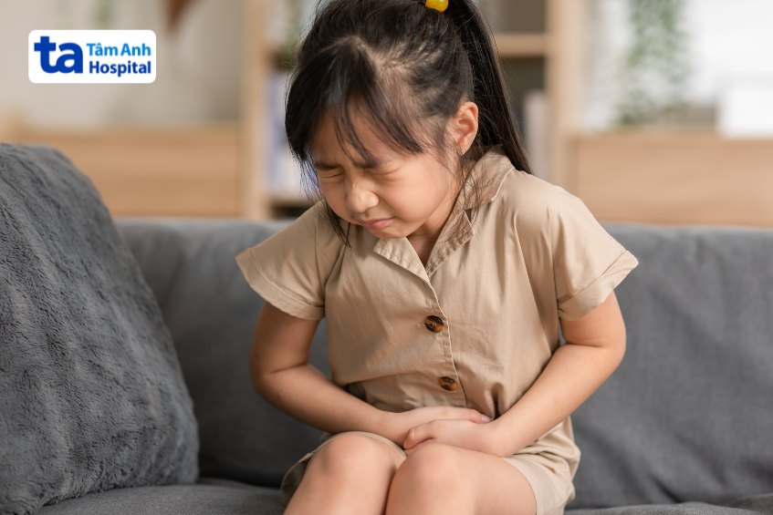 Nhấn vào ảnh để phóng to Táo bón là nguyên nhân phổ biến khiến trẻ bị đau bụng