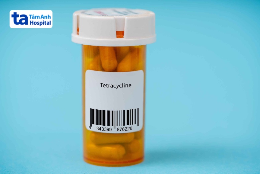 Tetracyclin là một loại thuốc điều trị viêm phổi ở người lớn