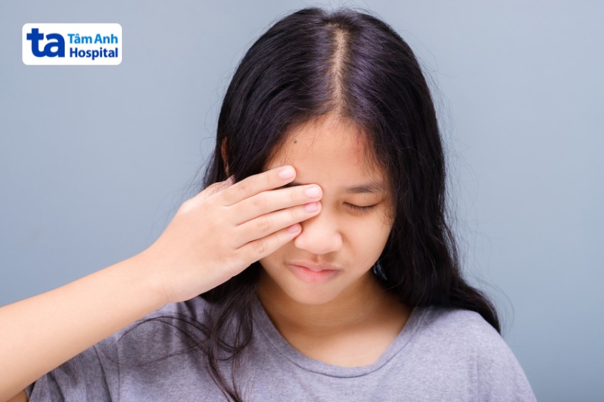 Viêm kết mạc khiến trẻ cảm thấy ngứa ở mắt