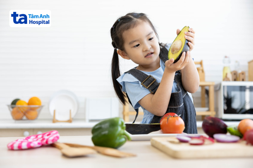 cho bé ăn gì để tăng cân, quả bơ