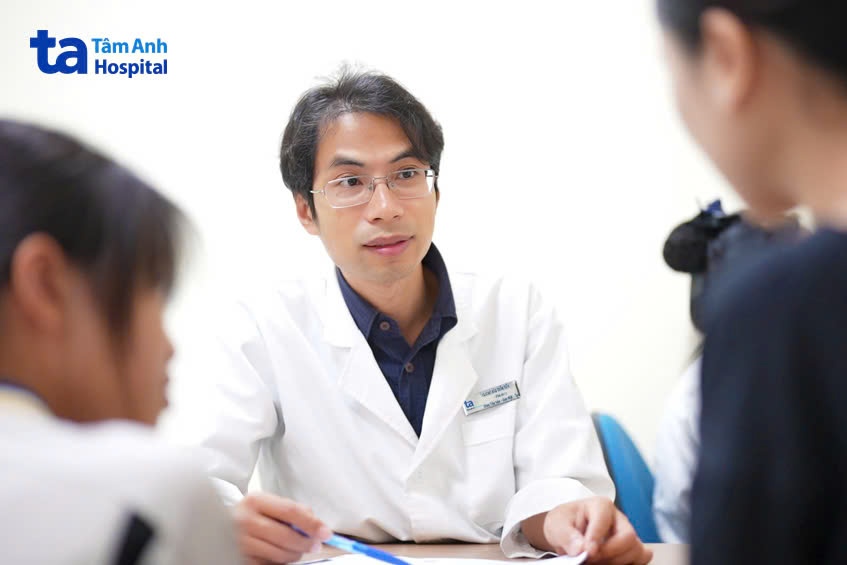 bác sĩ tư vấn lấy sỏi tụy