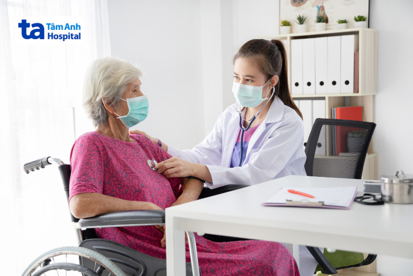 Bệnh nhân tăng huyết áp cần tuân thủ tái khám theo đúng lịch hẹn của bác sĩ