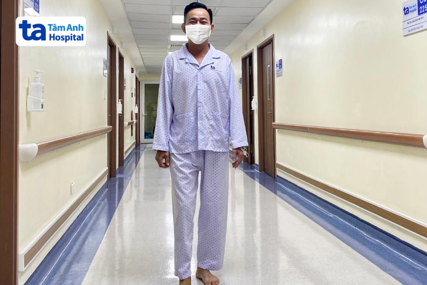 bệnh nhân tự đi lại ngay ngày đầu tiên sau phẫu thuật