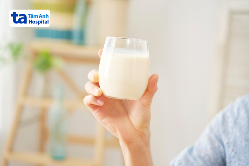 bệnh tim kiêng ăn gì, sữa nguyên chất nhiều chất béo bão hoà