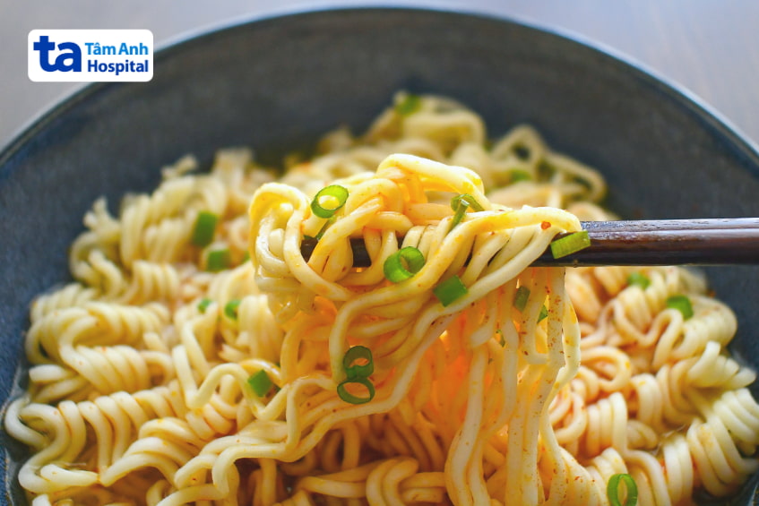 Bệnh gút có ăn được mì tôm không?